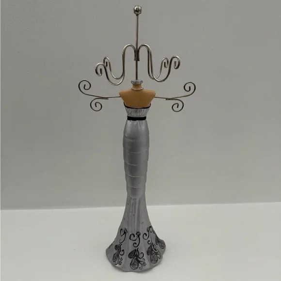 Elegant Silver and Black Jewelry Holder/Stand - Picture 2 of 8
